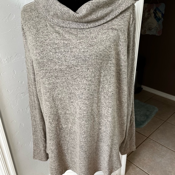 NWT Stitch Fix Blouse. This is the softest material!! - Picture 7 of 8